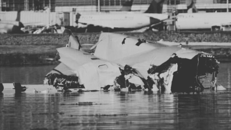 Recuperan a las 67 víctimas del accidente aéreo en Washington DC