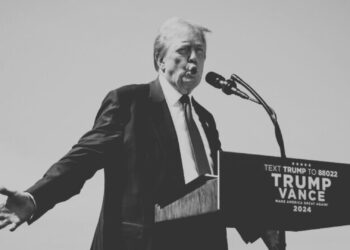 Trump impone aranceles del 25 % a México y Canadá por falta de avances contra el fentanilo