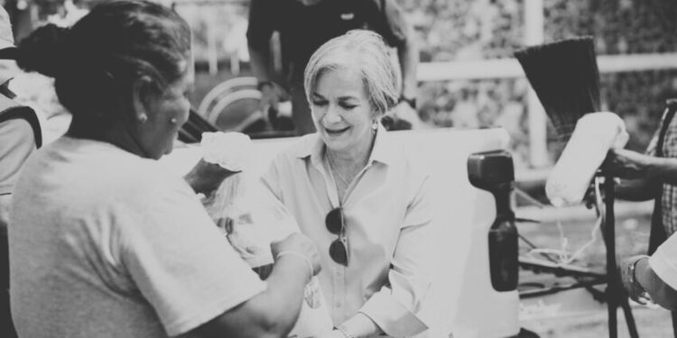 Atiende María de Villarreal a los sectores afectados por lluvias e inundaciones en Reynosa