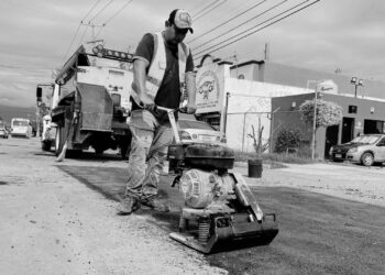 Trabajos de bacheo mejoran calles de Ciudad Victoria
