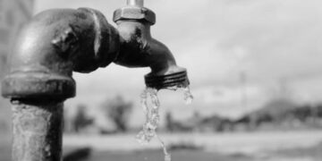 Fuga en tubería deja sin agua a colonias del sur de Victoria