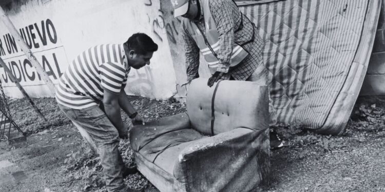 Atienden reportes ciudadanos con acciones de limpieza en Victoria