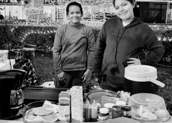 Emprendedores locales impulsan su talento en la Feria Navideña Victoria 2025