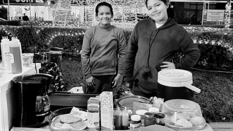 Emprendedores locales impulsan su talento en la Feria Navideña Victoria 2025